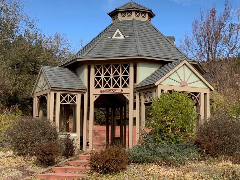 pavilion in manitou springs colorado springs